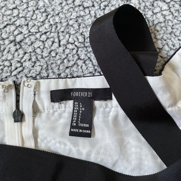 FOREVER21 Black and White Cropped Ruffled Blouse - Picture 16 of 16